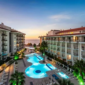 Ramada & By Wyndham Hotel Kuşadası